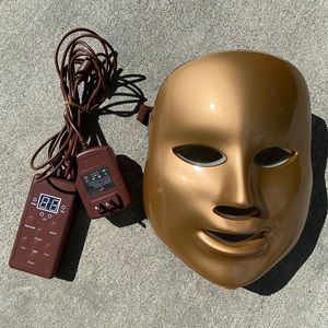 MZ SKIN LIGHT-THERAPY GOLDEN FACIAL TREATMENT DEVICE
FIVE-COLOURED LED MASK